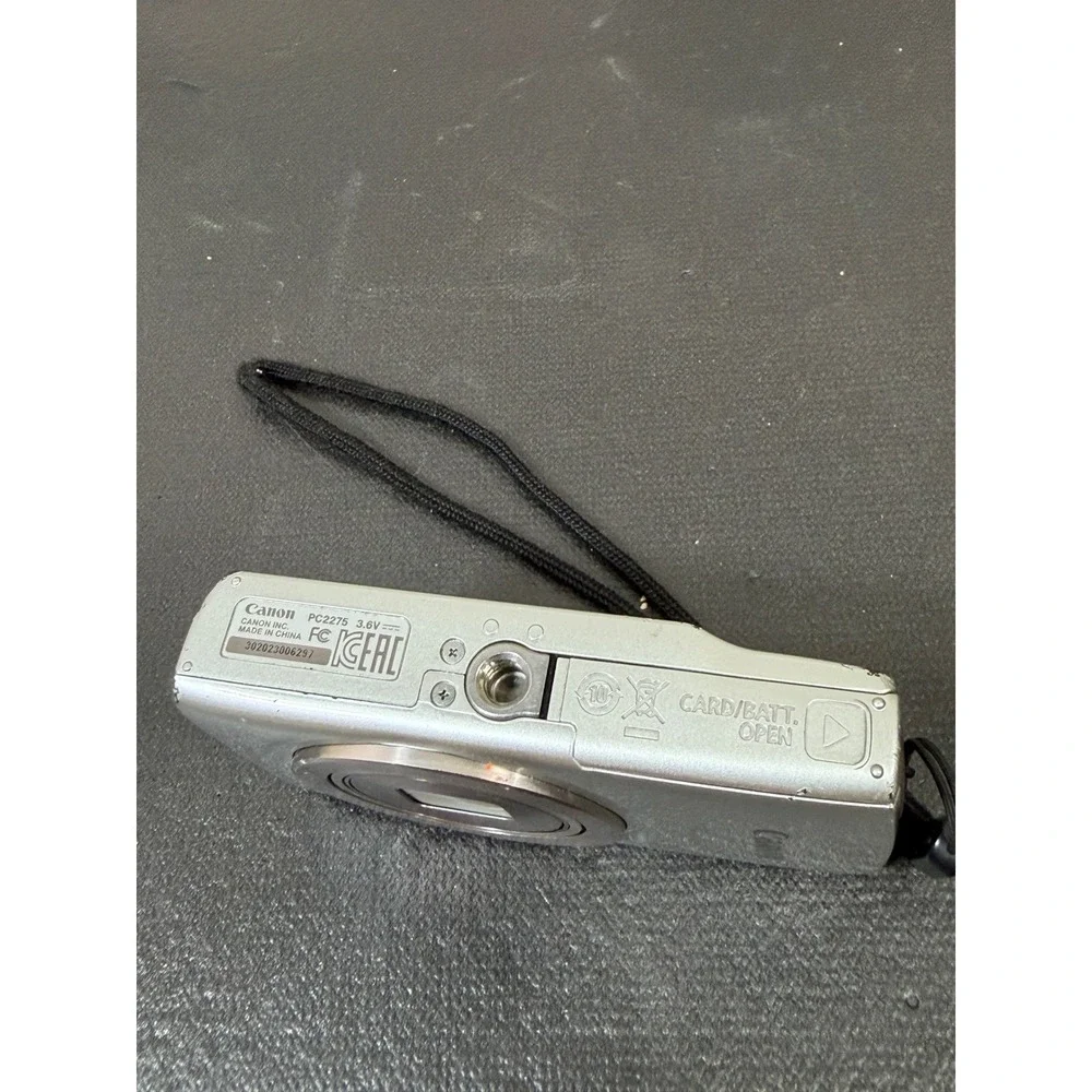 Canon PowerShot ELPH 180 Digital Camera Silver For Parts Repair Non-Working